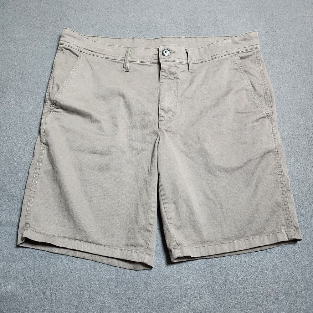 L.L. Bean Men 36(38) Dusty Olive Standard Fit Sunwashed 9" Inseam Khaki Shorts